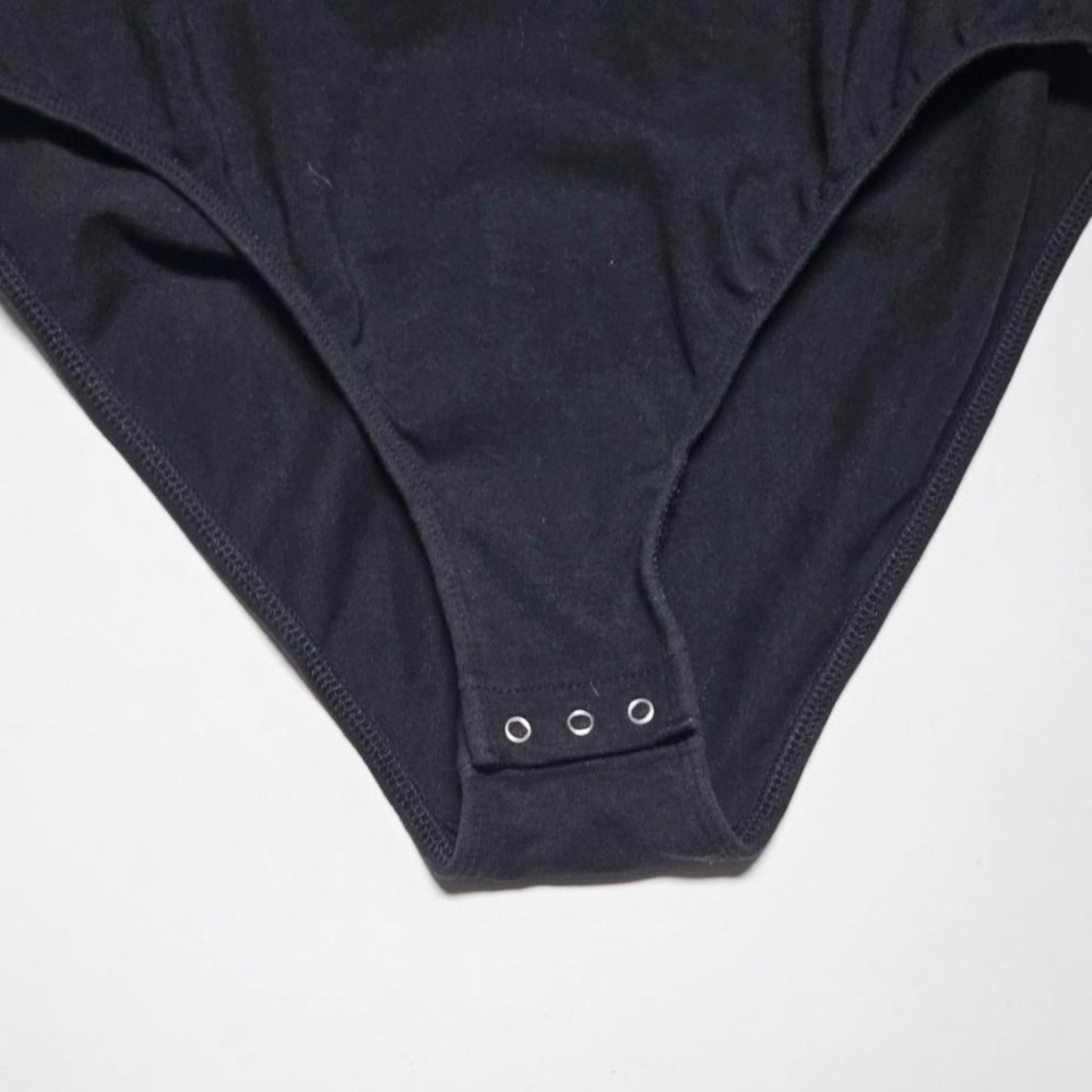 Victoria’s Secret Black Plunge Neck Halter Style Bodysuit, Size M - Picture 2 of 6